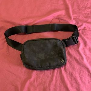 Lululemon belt bag